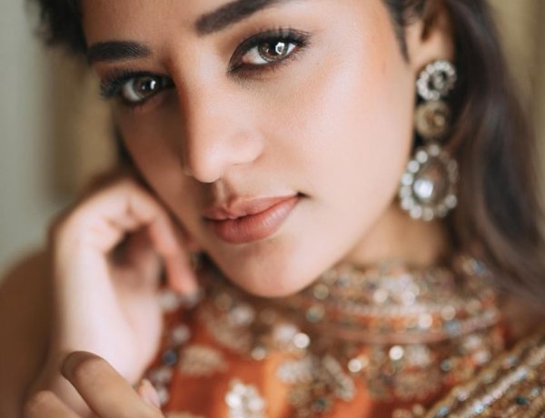 Deepshikha stuns in a timeless ensemble infused with modern sensibility, turning every glance into a statement, and reflecting true poise and an evolving style.