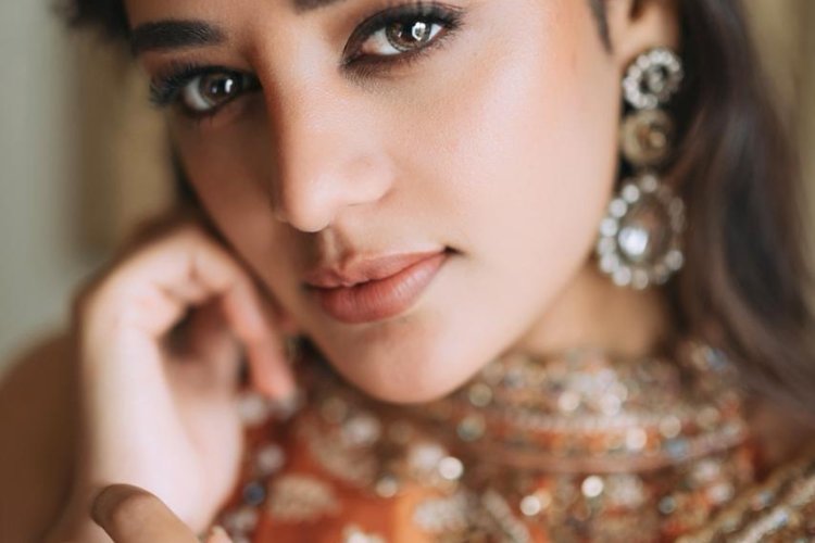 Radiating elegance and quiet power, with confidence in every step, #Deepshikha stuns in a timeless ensemble infused with modern sensibility, turning every glance into a statement, and reflecting true poise and an evolving style.